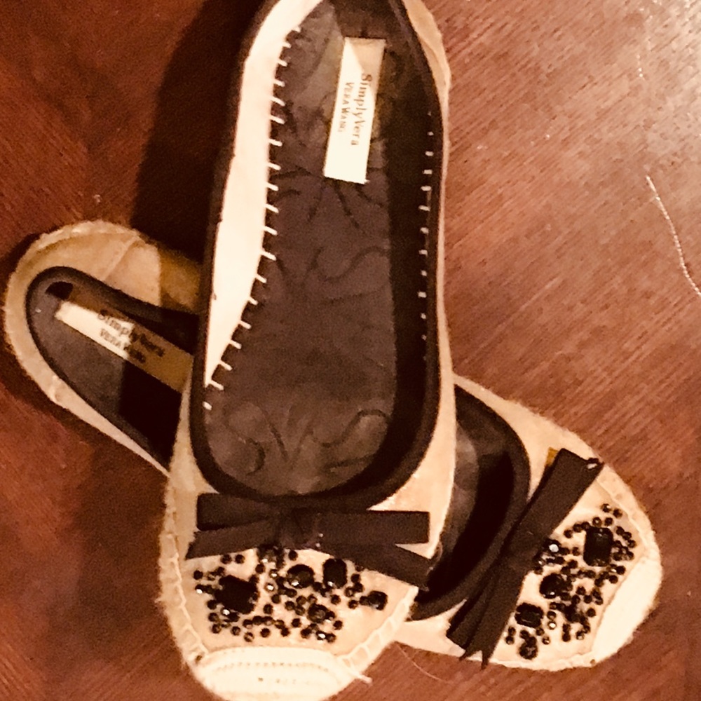Size 8. Embellished, espadrille flats. Simply Vera
